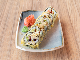 Rolki w tempurze Futomak z łososiem i avocado - 6 szt. 